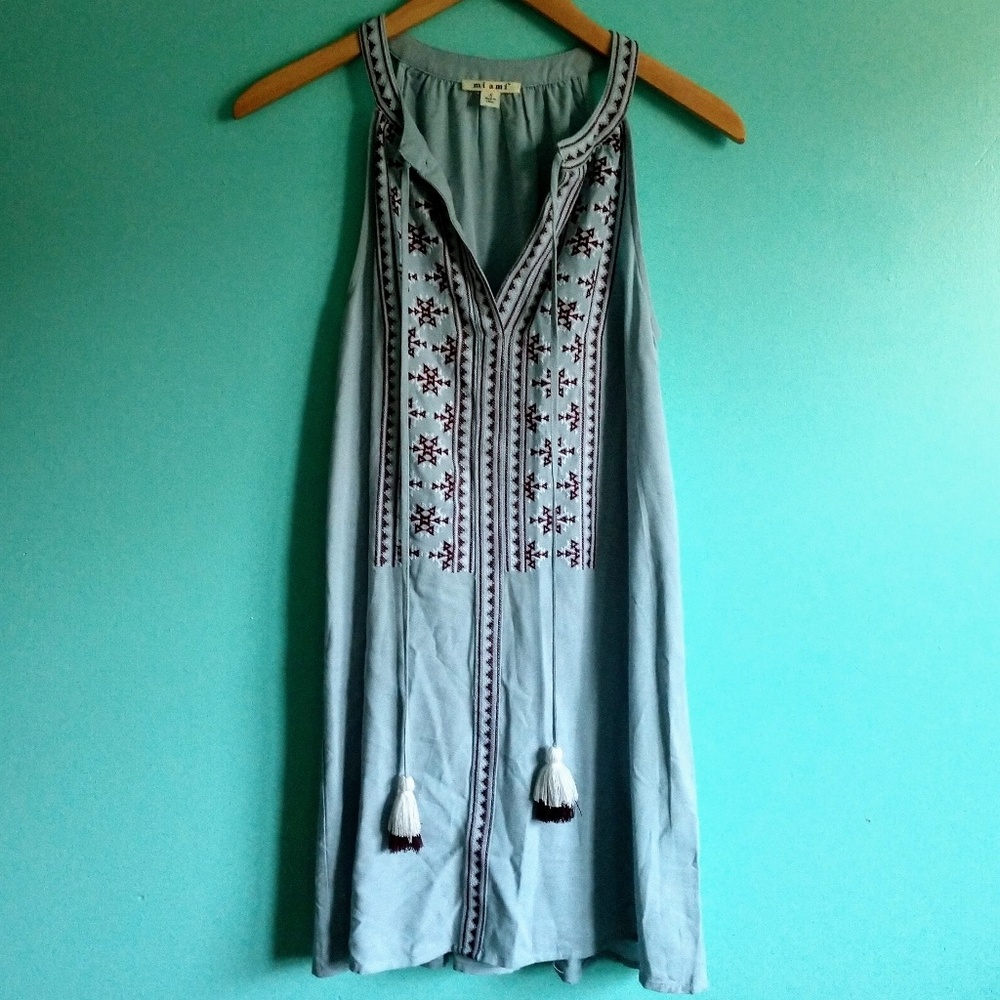 🔺🔻🧵NWOT Miami embroidered tunic with tassels